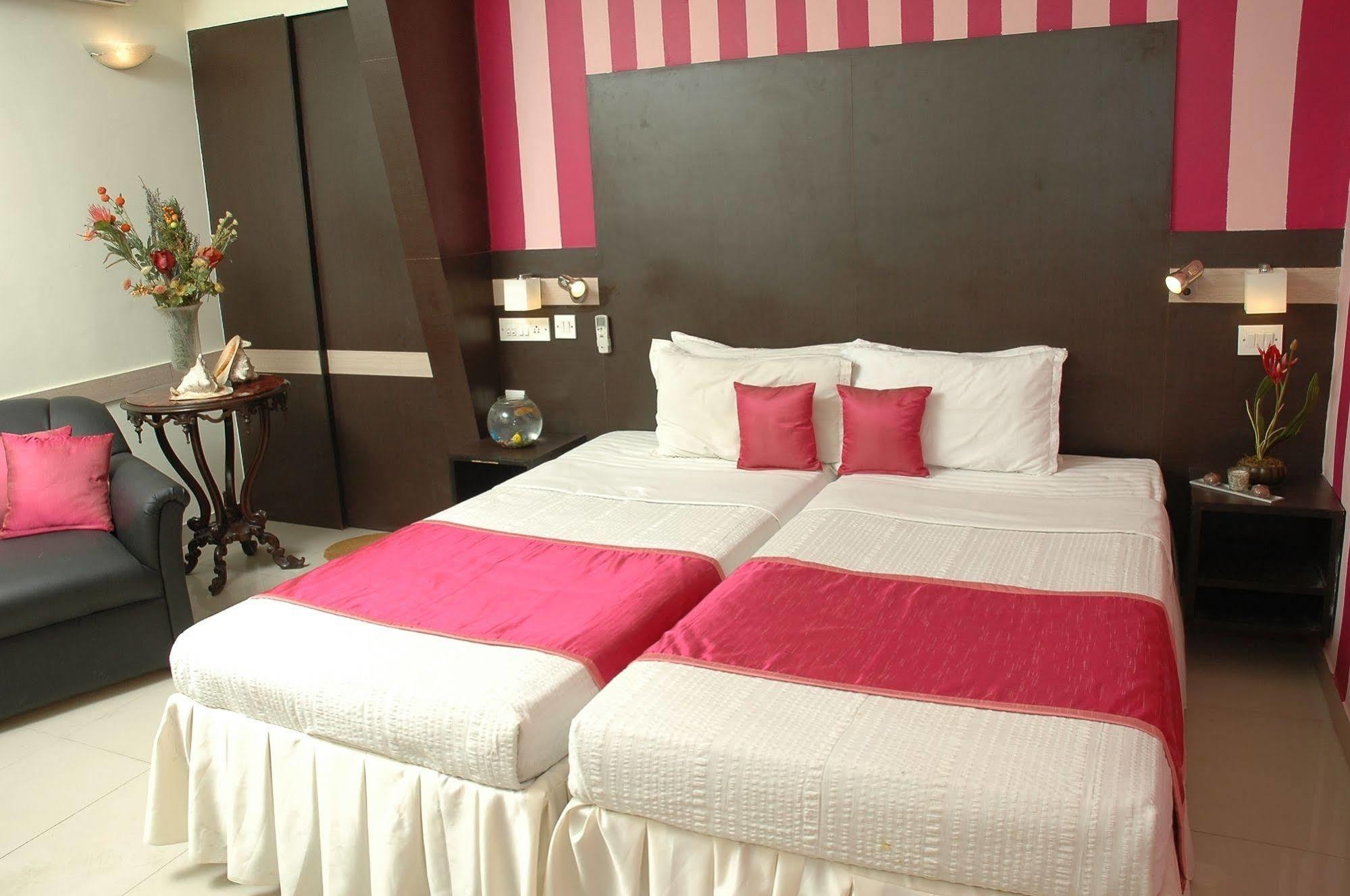 Istay Hotels Infantry Road Bangalore Extérieur photo