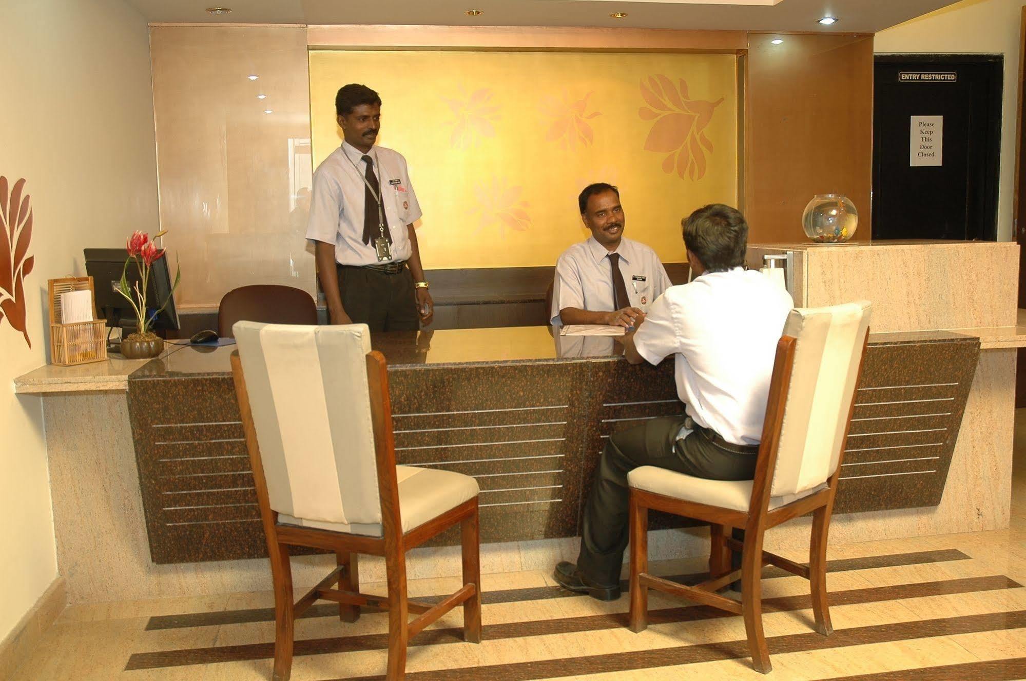 Istay Hotels Infantry Road Bangalore Extérieur photo