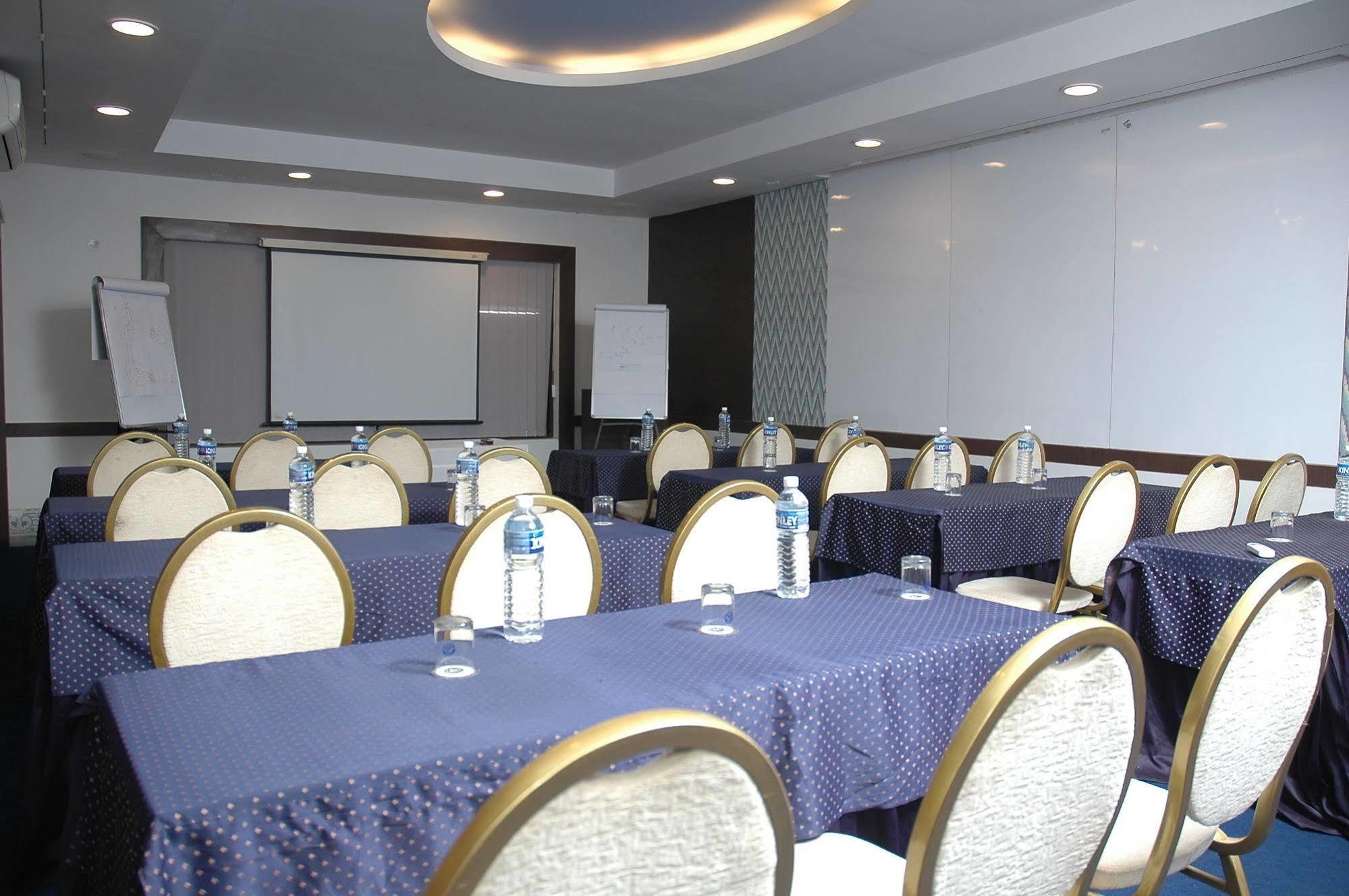 Istay Hotels Infantry Road Bangalore Extérieur photo
