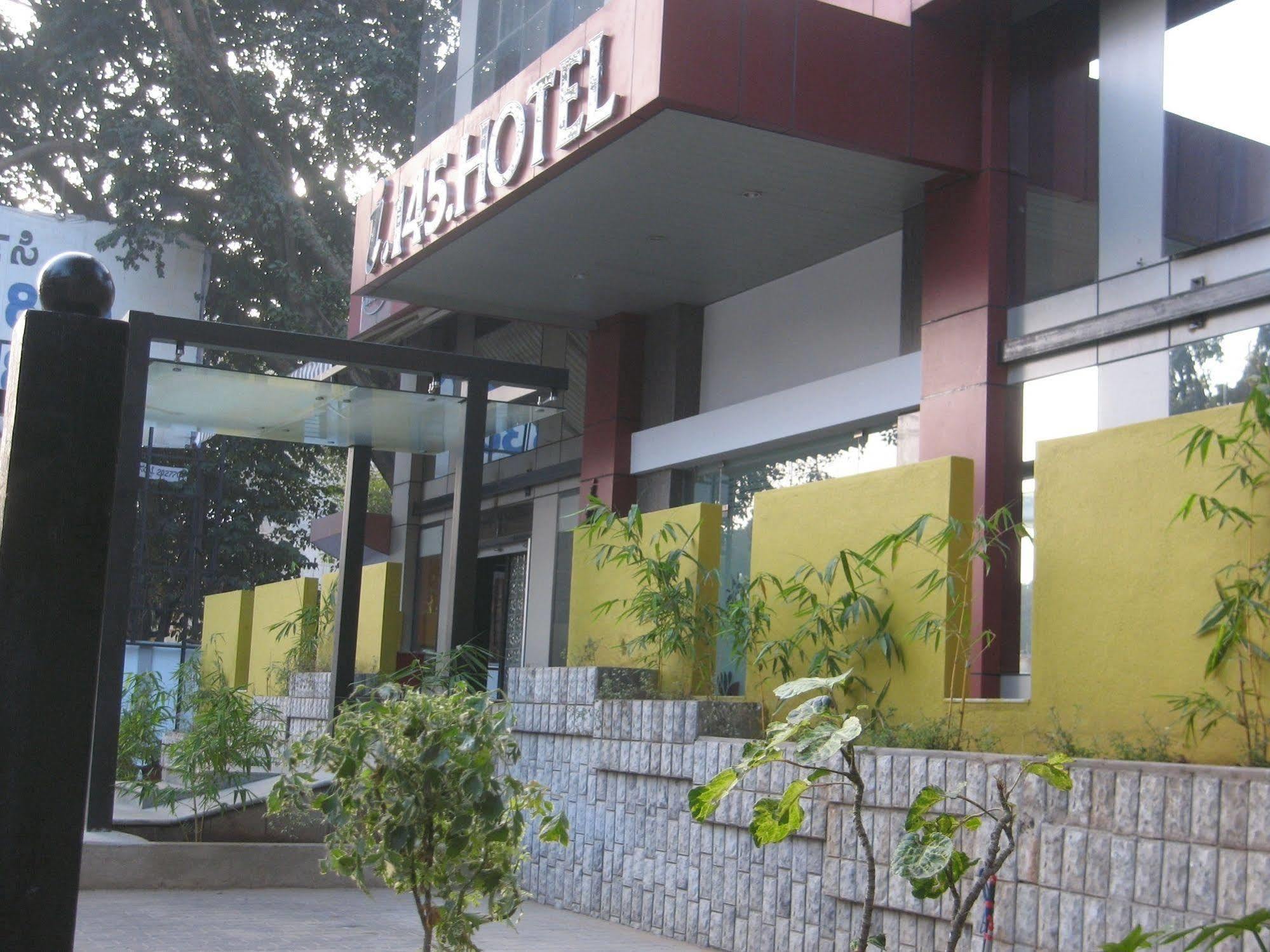 Istay Hotels Infantry Road Bangalore Extérieur photo