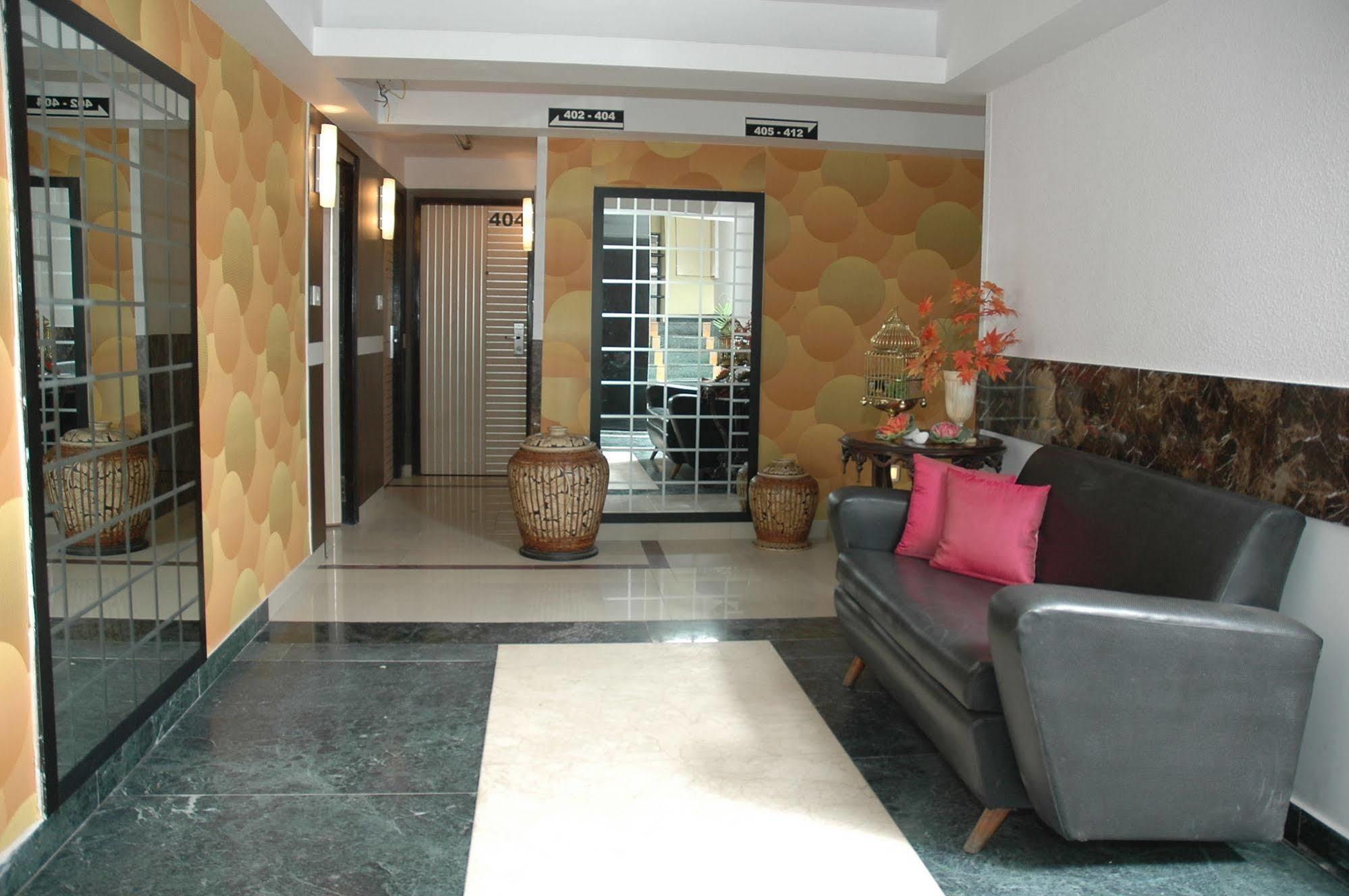 Istay Hotels Infantry Road Bangalore Extérieur photo